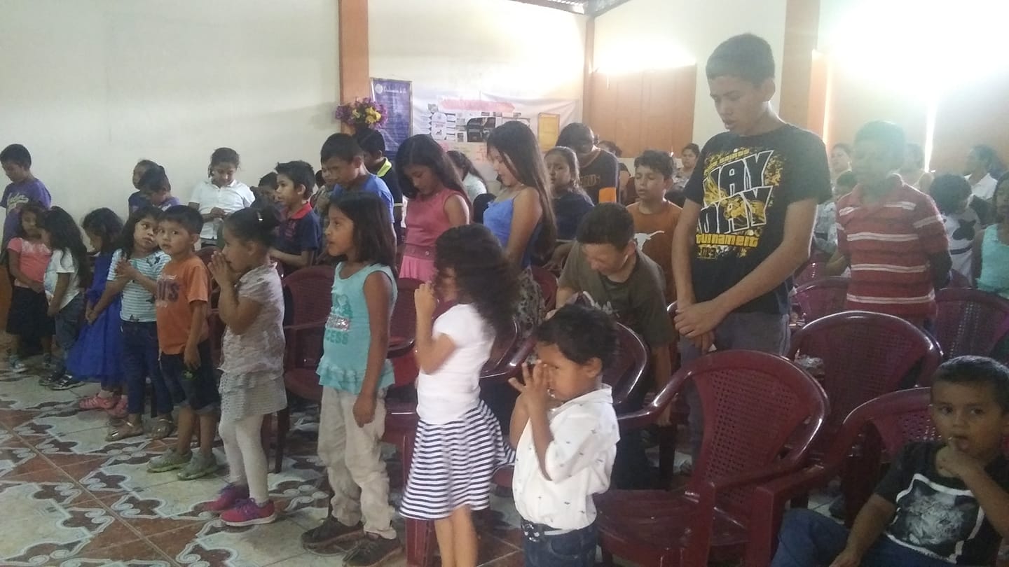 Aqua de Vida community gathering